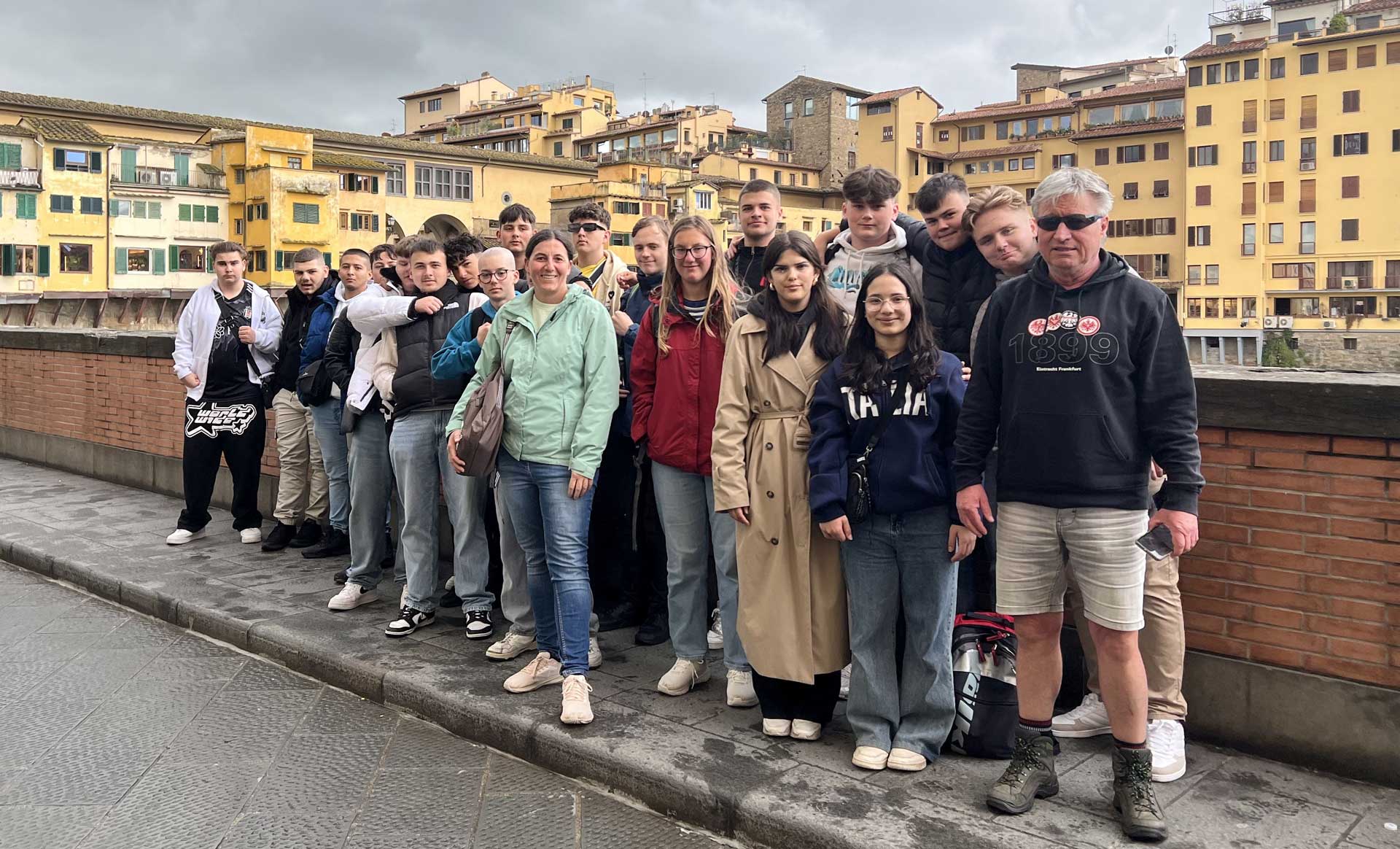 Die Schussenrieder Reisegruppe am Ponte Vecchio in Florenz